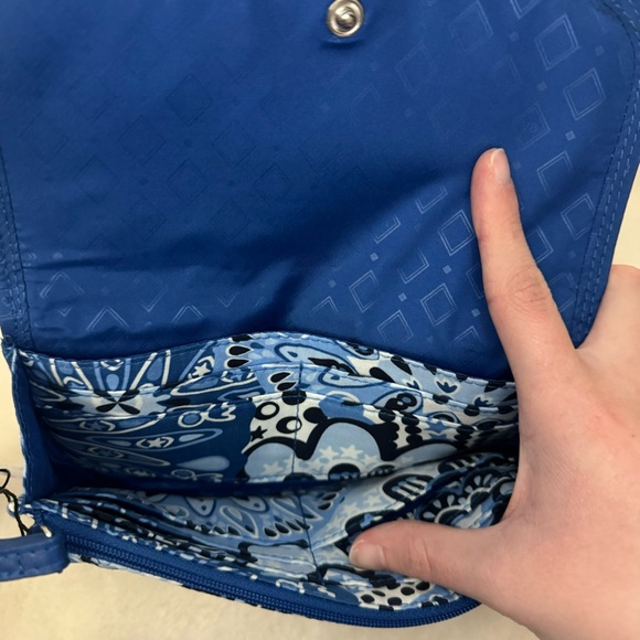 NWT Vera Bradley Trimmed Wristlet Blue Star Medallion Wallet - Picture 6 of 8